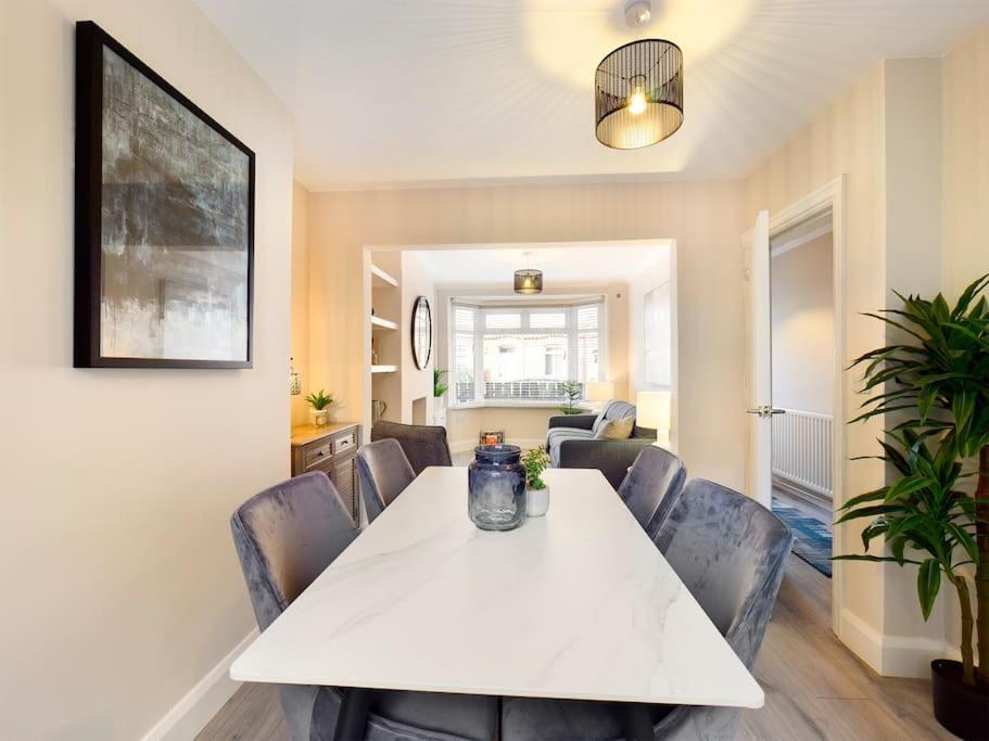 בלפסט It'S Broadway Baby! Great House Close To City Centre מראה חיצוני תמונה