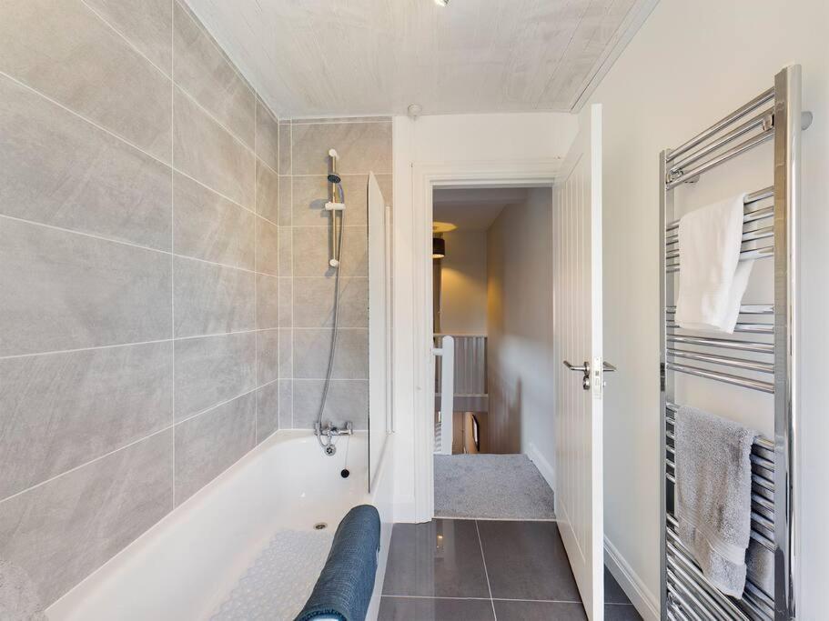 בלפסט It'S Broadway Baby! Great House Close To City Centre מראה חיצוני תמונה